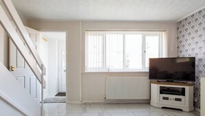 Unclassified image, 3 of 24, button - 2 Bedroom Holiday Home Eith 3 Beds & Sofa Bed Near Manchester City Stadium (Manchester)