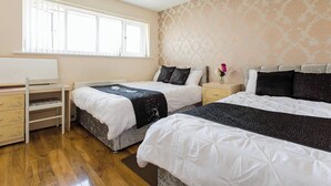 Unclassified image, 4 of 24, button - 2 Bedroom Holiday Home Eith 3 Beds & Sofa Bed Near Manchester City Stadium (Manchester)