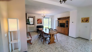 Apartment | Dining room - Casa Vacanze Il Vallo - Appartamenti con Piscine Indipendenti (Guardiagrele)