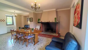 Apartment | Dining room