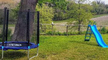 Children’s play area – outdoor