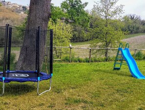 Tempat bermain anak - outdoor