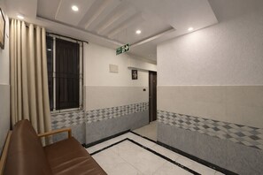 Lobby sitting area - RHG Rooms (Bengaluru)