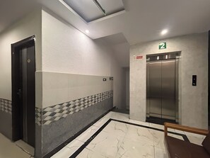 Lobby sitting area - RHG Rooms (Bengaluru)