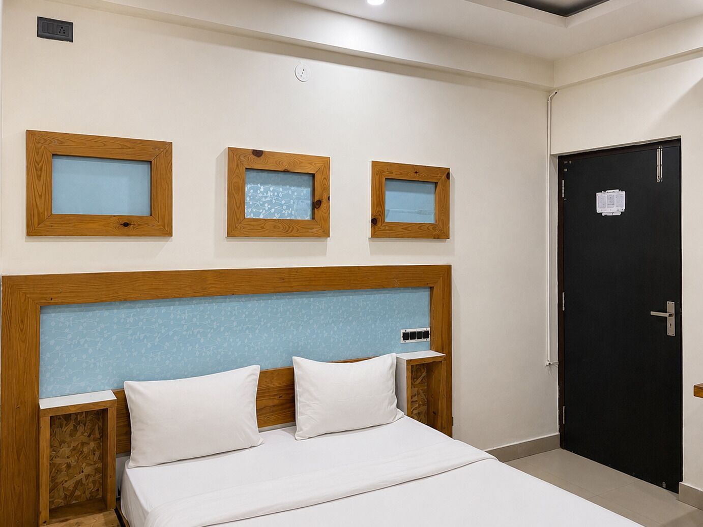 Standard Double Room | Desk, WiFi (free)
