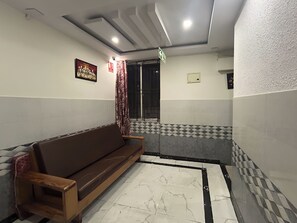 Lobby sitting area - RHG Rooms (Bengaluru)