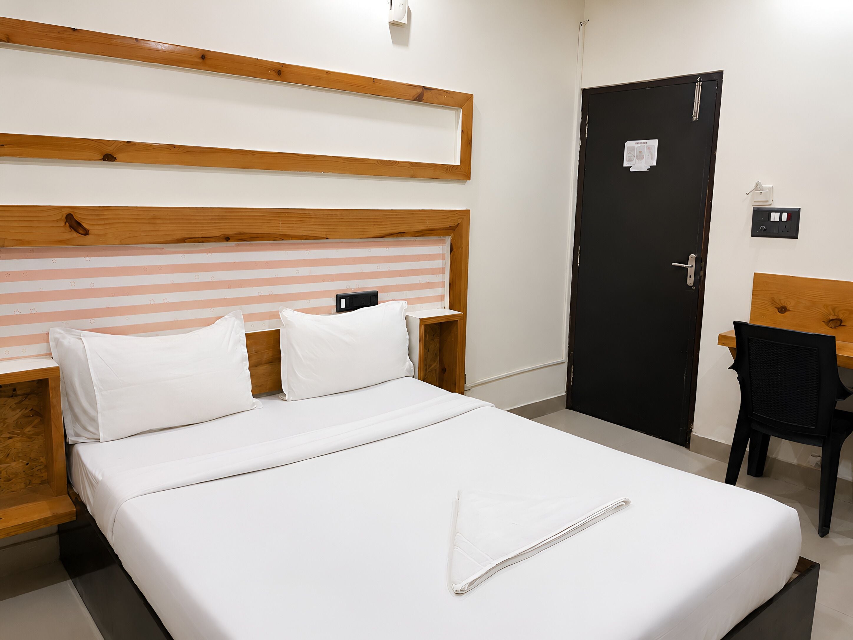 Standard Double Room, Air conditioning | Desk, WiFi (free)