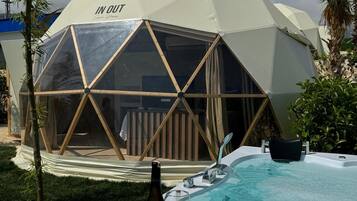 Bungalow Deluxe, vue mer | Bain à remous extérieur