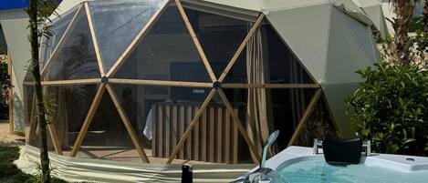 Deluxe-bungalow - havudsigt | Udendørs spabad