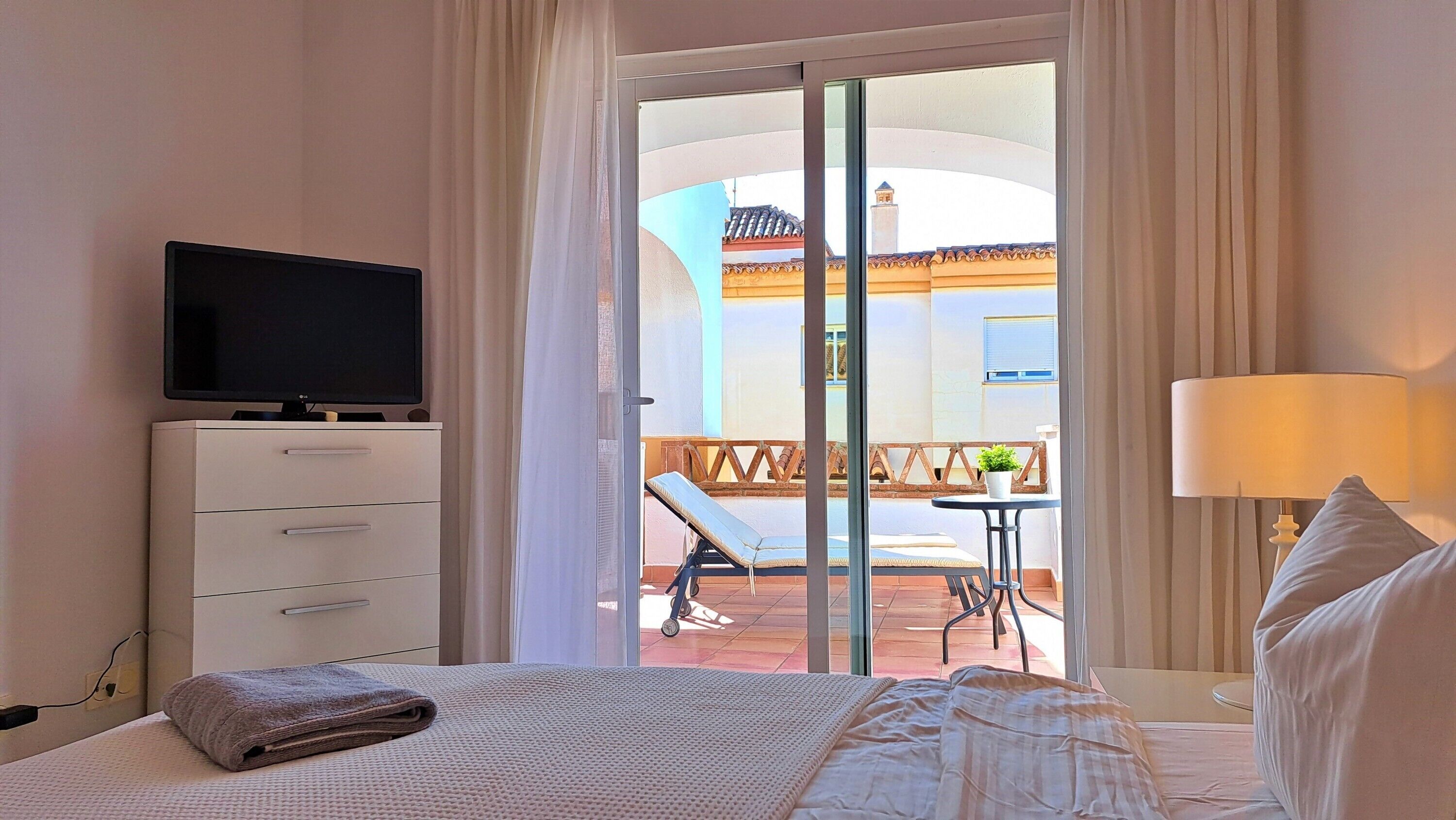 2 slaapkamers, een strijkplank/strijkijzer, wifi, beddengoed