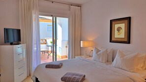 2 bedrooms, iron/ironing board, WiFi, bed sheets - Apartment 'Baviera Golf' with Sea View, Wi-Fi and Air Conditioning (Vélez-Málaga)