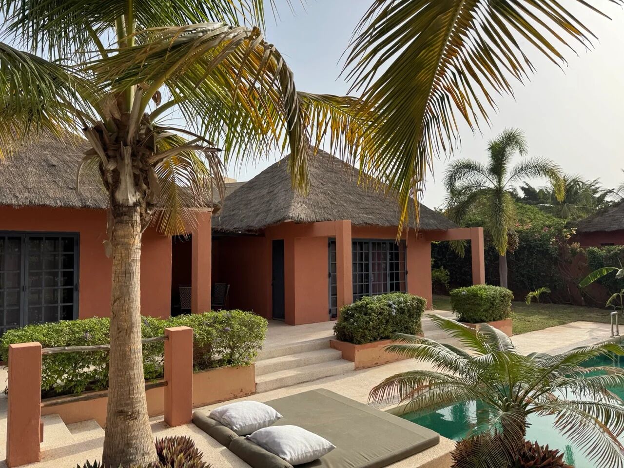 Deluxe-huvila, tupakointi sallittu, näköala uima-altaalle | Terassi/patio