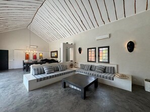 Villa – superior, bassengutsikt | Oppholdsområde