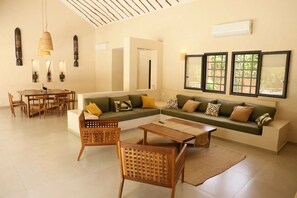 Vila design, varanda, vista para a piscina | Área de estar