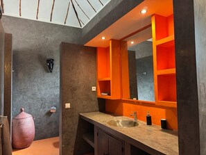 Biệt thự Superior, quang cảnh hồ bơi | Phòng tắm | Khăn tắm