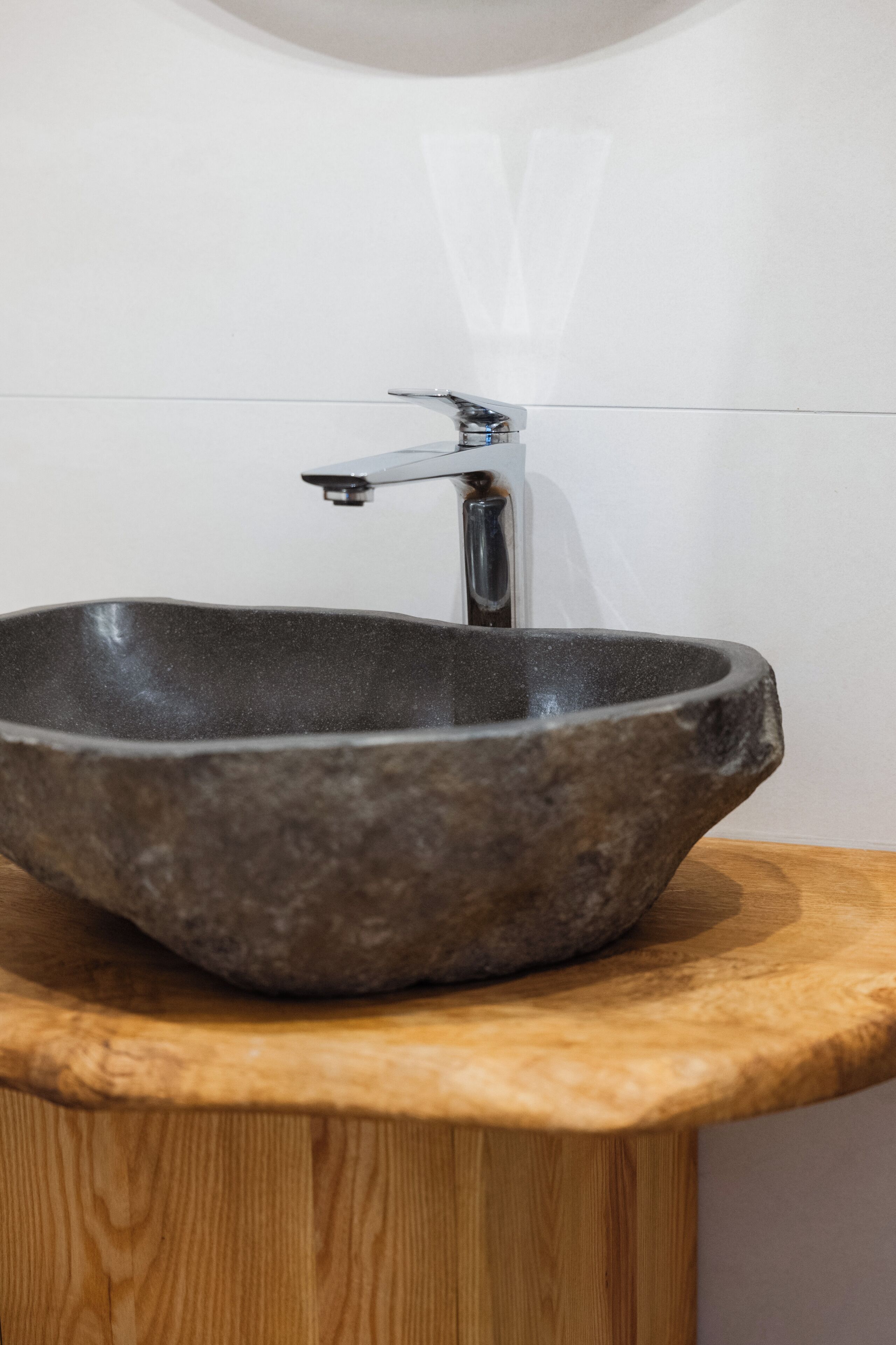 Ducha, secador de pelo, toallas y jabón