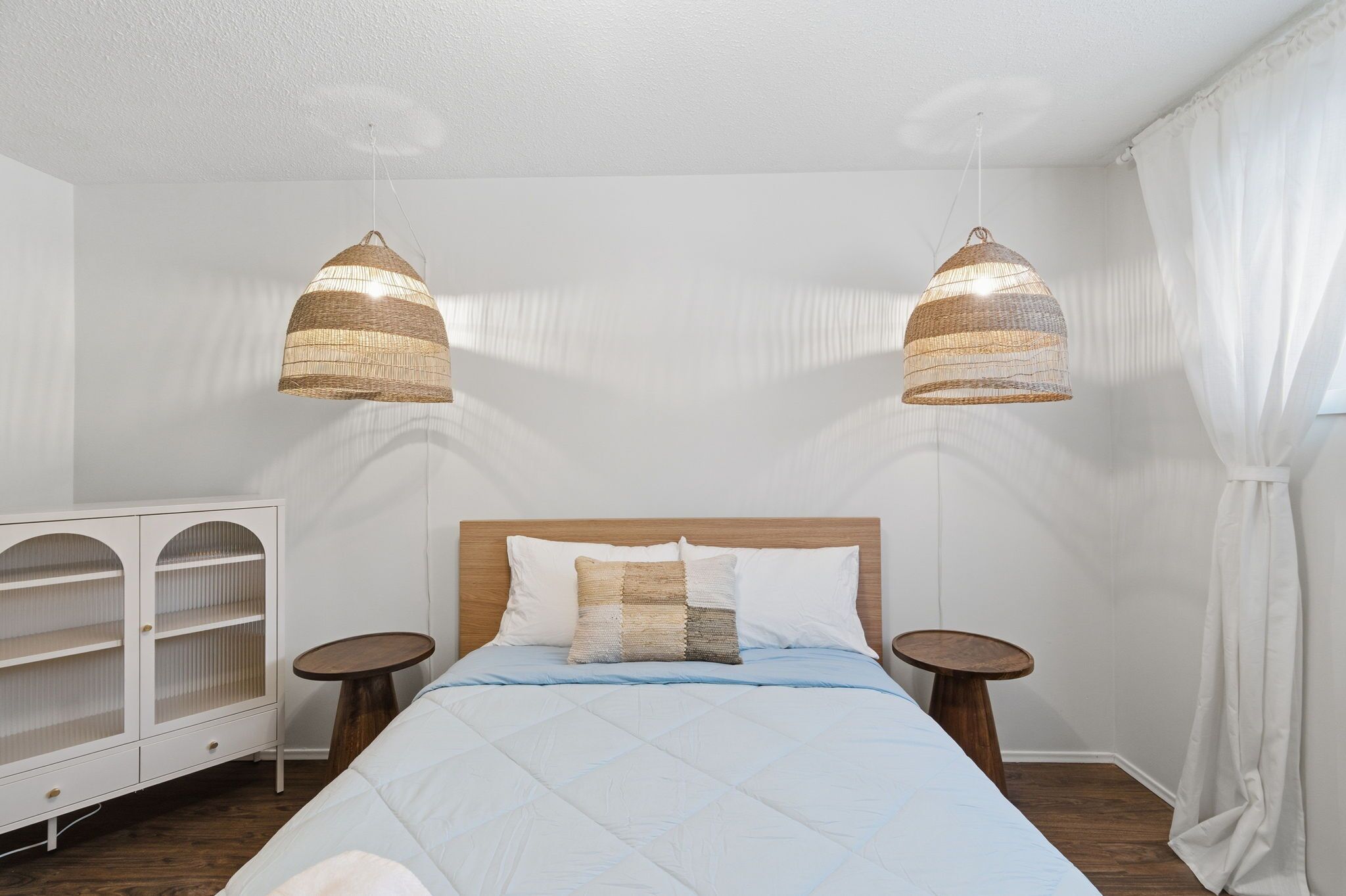 Iron/ironing board, free WiFi, bed sheets