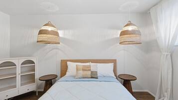 Iron/ironing board, free WiFi, bed sheets