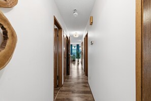 Interior - Mill - Cozy Main Floor Suite Near Whyte & Ravine (Edmonton)