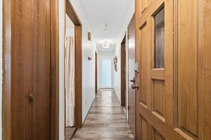 Interior - Mill - Cozy Main Floor Suite Near Whyte & Ravine (Edmonton)