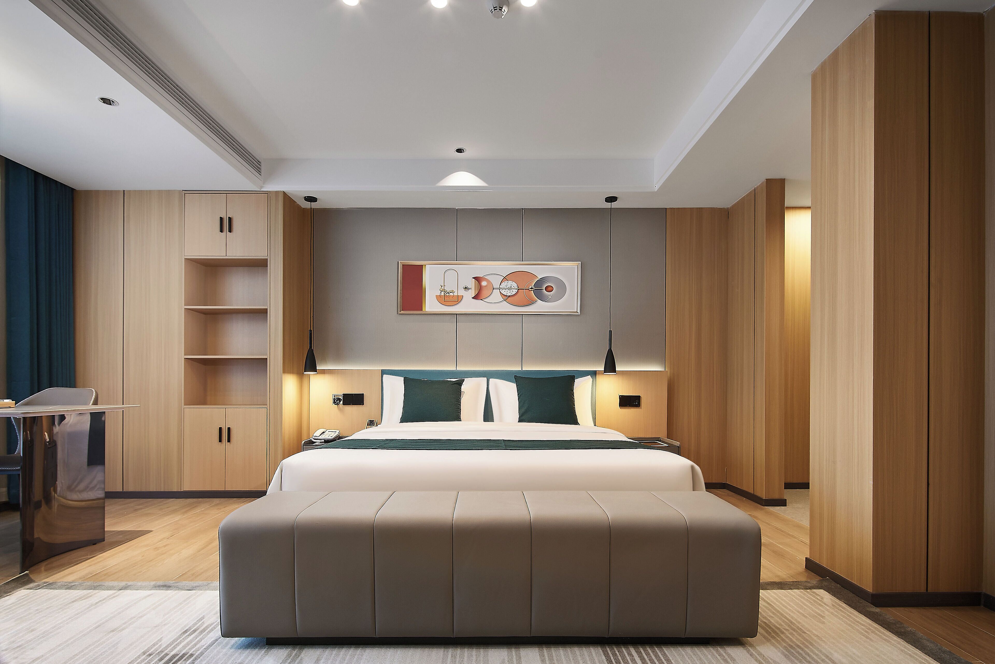 Skrivebord for bærbar PC og wi-fi (inkludert)