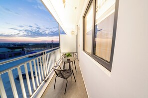Deluxe Single Room, City View | Balcony - Ellie Hotel (Phnom Penh)