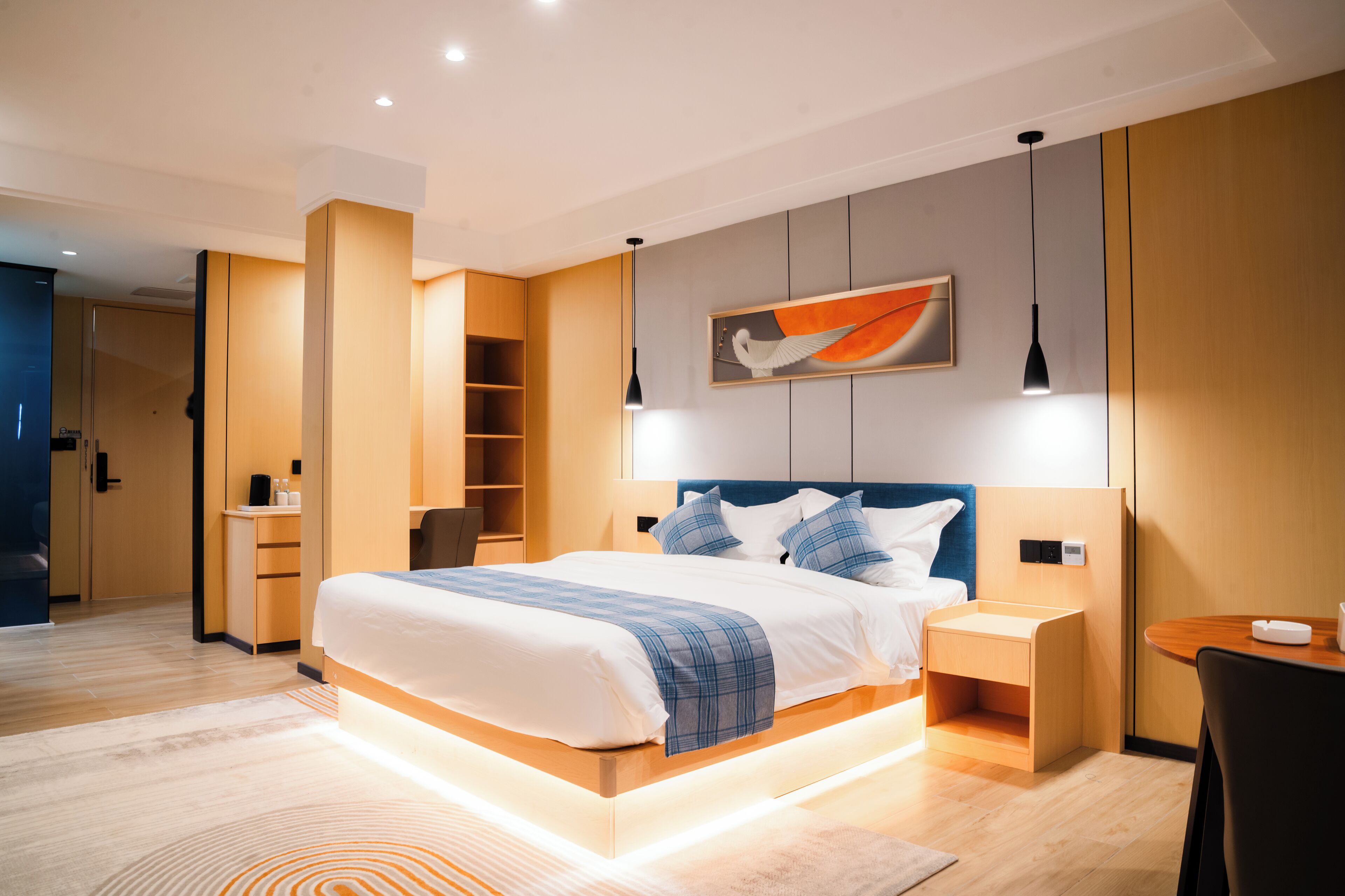 Quarto solteiro luxo, vista para a cidade | Espaço de trabalho para notebook, Wi-Fi de cortesia, roupa de cama