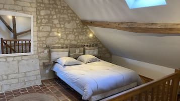 Een strijkplank/strijkijzer, wifi, beddengoed