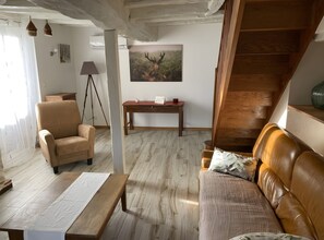 Televisión y chimenea 