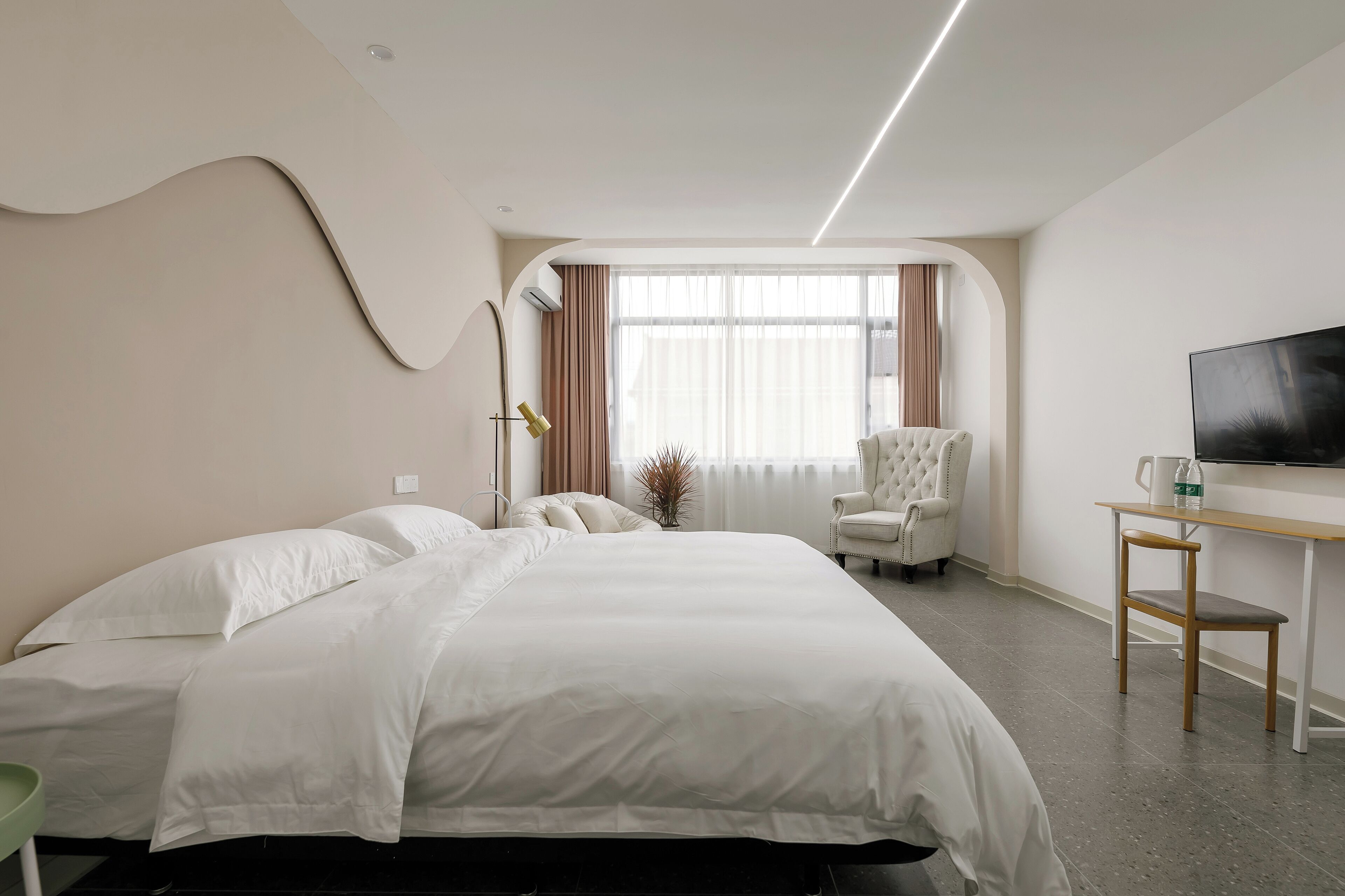 Quarto casal luxo, sacada, vista para o pátio | Roupas de cama de algodão egípcio, roupas de cama premium