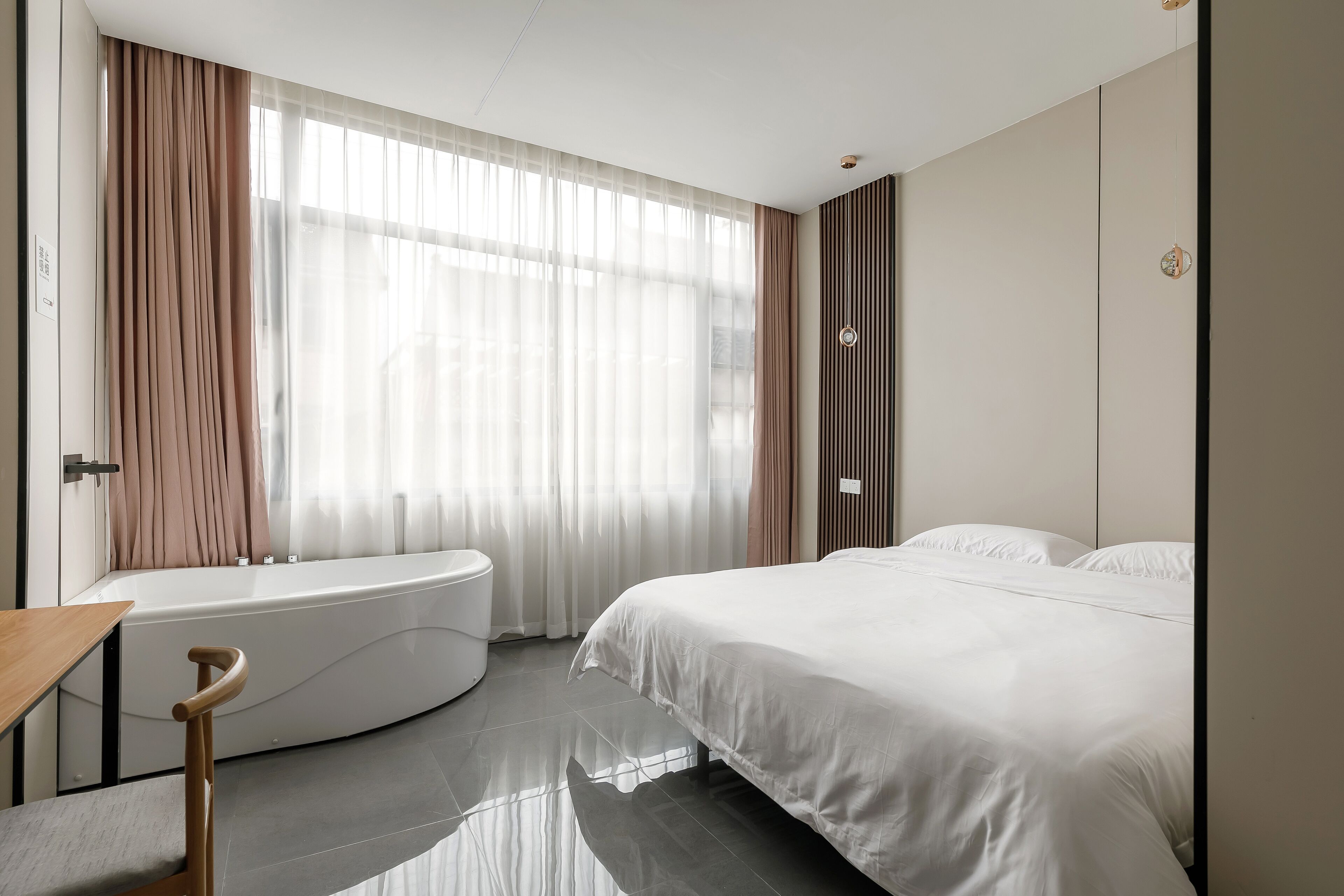 Lyxigt dubbelrum - balkong - utsikt mot innergården | Egyptiska bomullslakan och sängtillbehör av högsta kvalitet