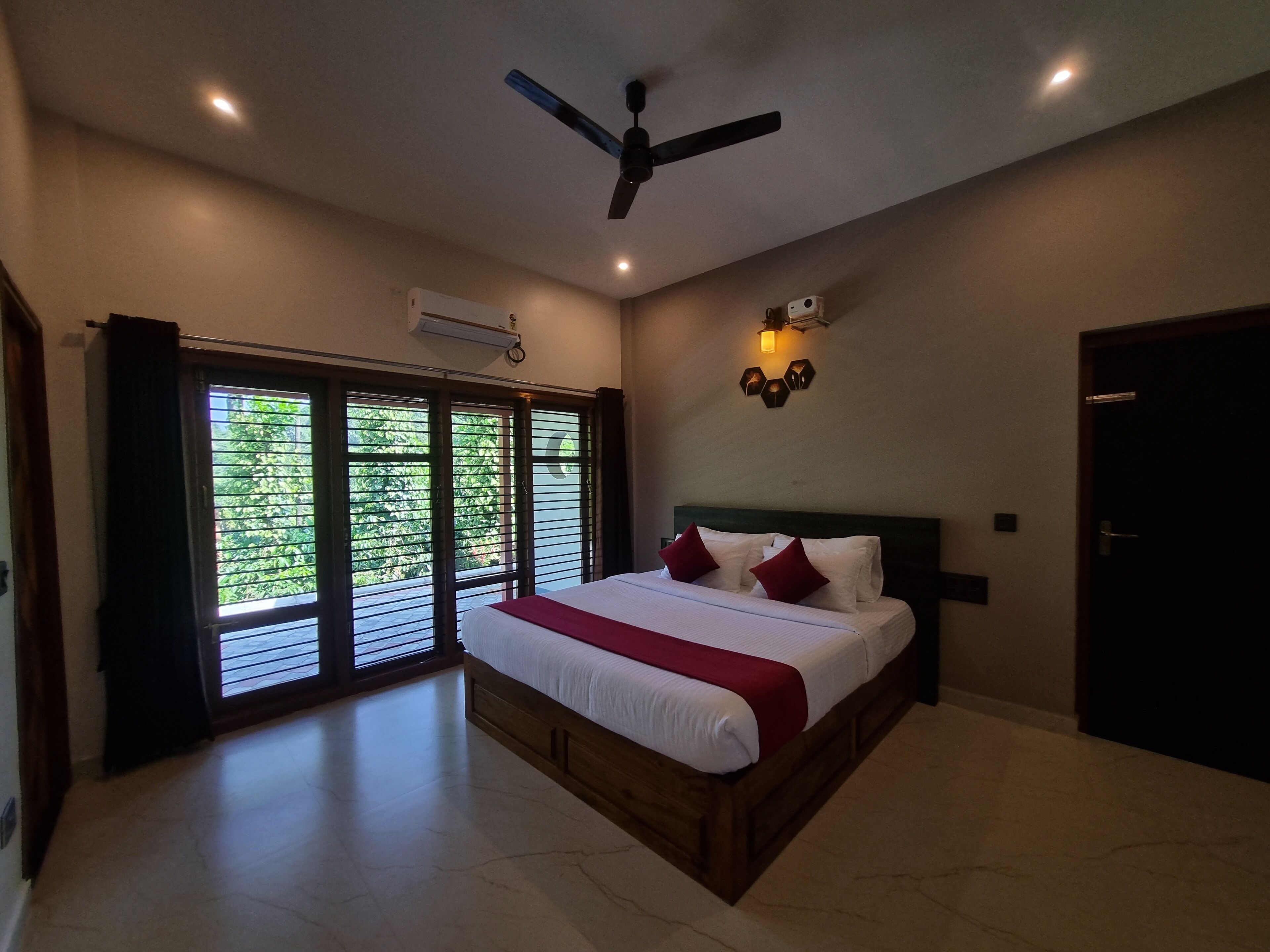 豪華雙人房, 陽台, 花園景觀 | 免費無線上網