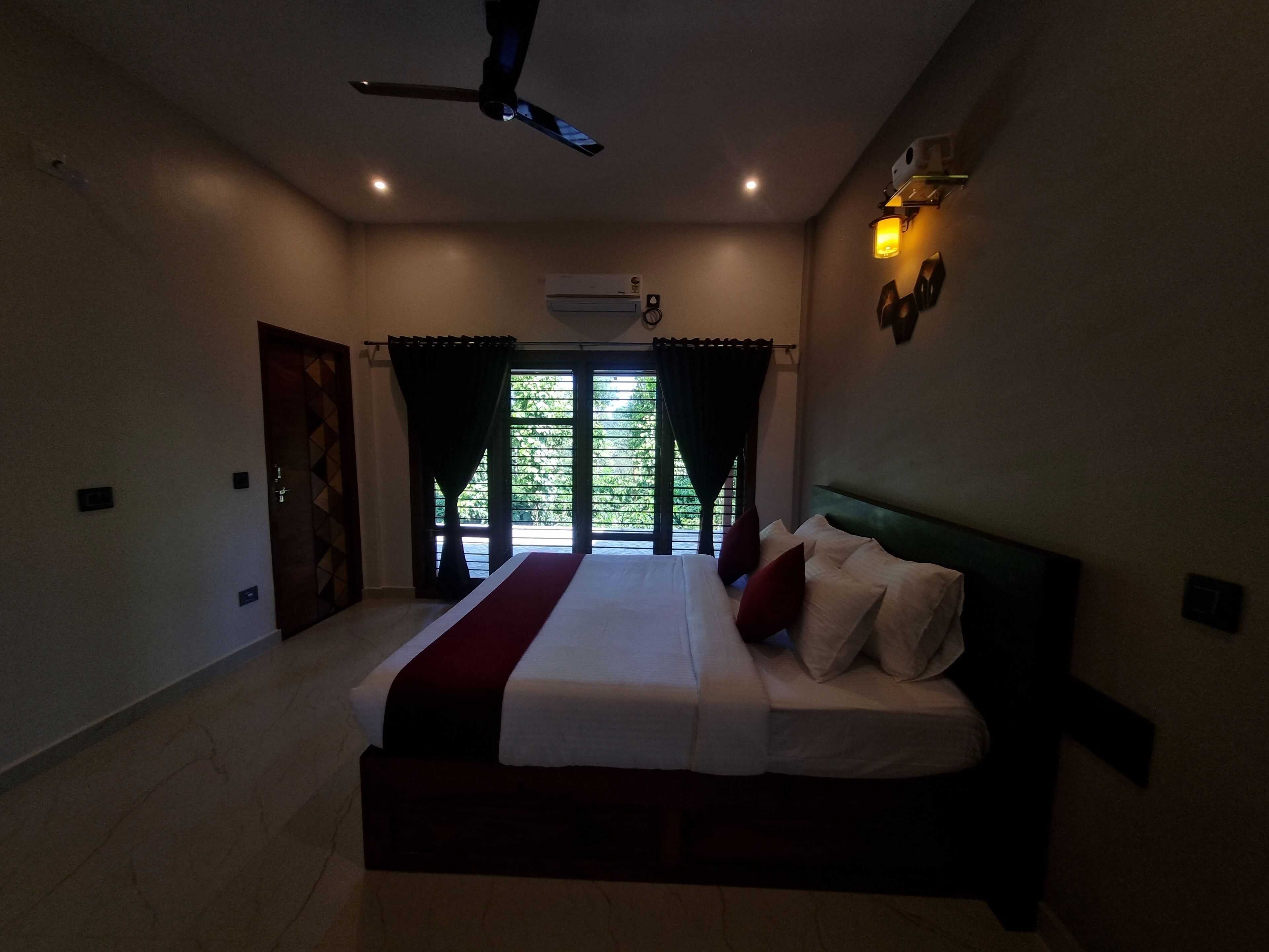 Deluxe Double Room, Balcony, Garden View | Free WiFi