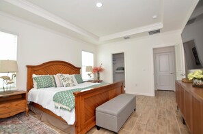 4 bedrooms, desk, iron/ironing board, travel cot - The Port Haven~ A Spacious 4/3 with Fenced in Yard & Game Room (Port St. Lucie)