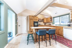 Microonde, forno, piano cottura, lavastoviglie