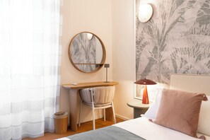Quarto luxo | Escrivaninha, espaço de trabalho para notebook, Wi-Fi de cortesia