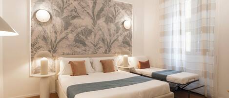Deluxe Room | Hypo-allergenic bedding, down comforters, desk, laptop workspace