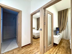 Iron/ironing board, internet, bed sheets - Stylish 2-bedroom sea view apartment in gorgeous Budva! (Budva)