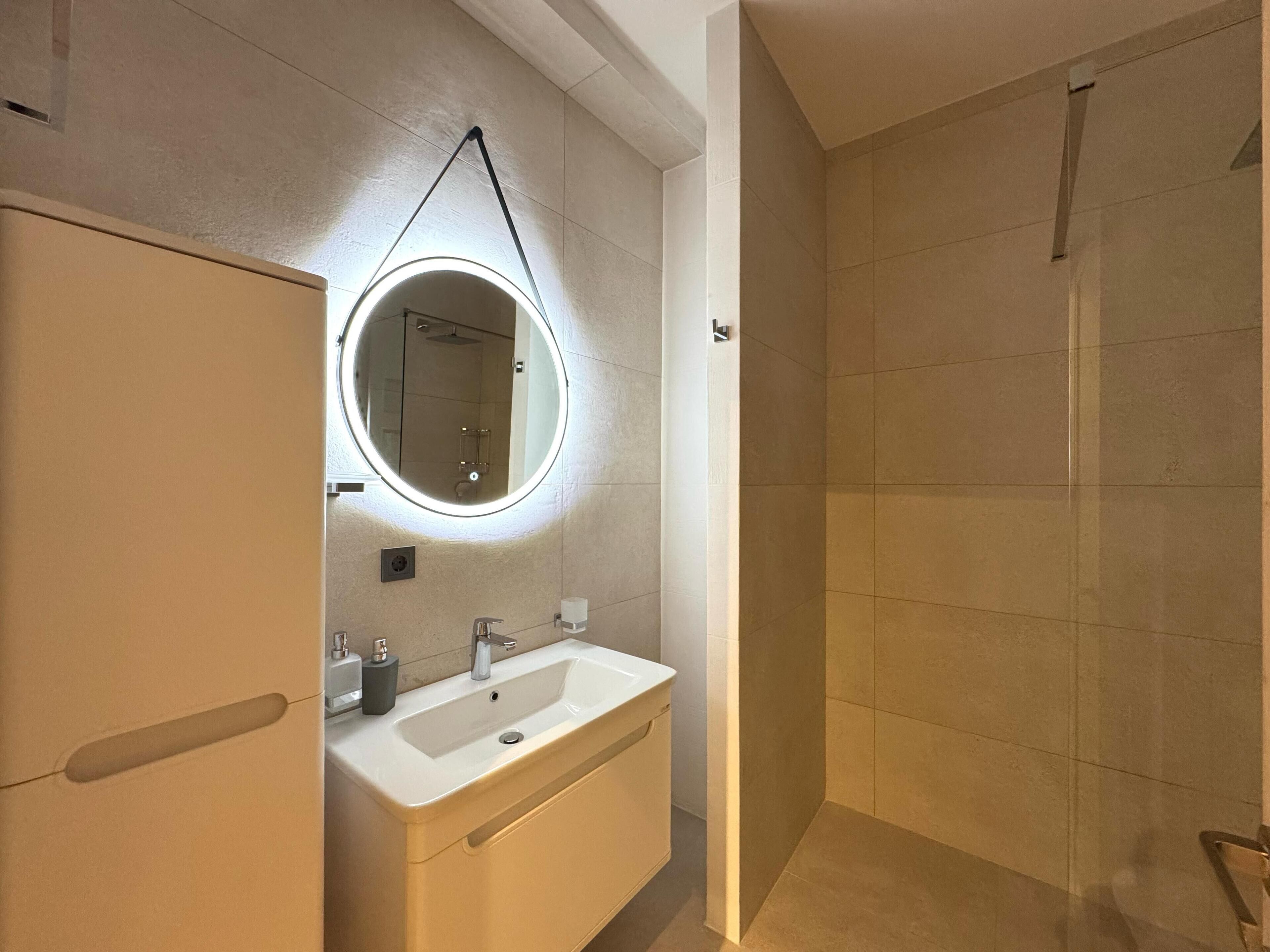 Dusche, Haartrockner, Bidet, Handtücher
