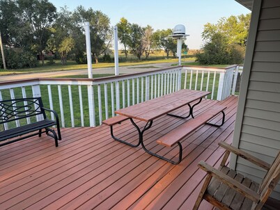 The Pheasant House, 5-bedroom quaint house in quiet town of Ree Heights