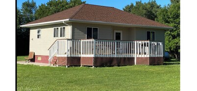 The Pheasant House, 5-bedroom quaint house in quiet town of Ree Heights