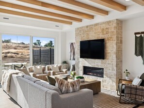 TV, fireplace