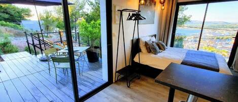 مكواة/لوح كي وواي فاي وملاءات أسرّة