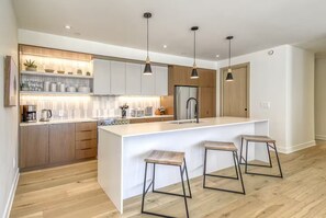 Private kitchen - NEW! Luxury Condo Ostrya Next to Tremblant Village (Mont-Tremblant)
