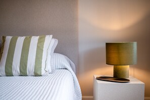 Iron/ironing board, WiFi, bed sheets, wheelchair access