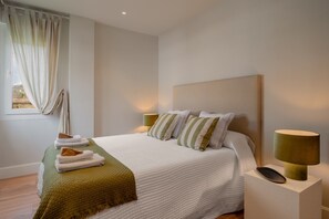 Een strijkplank/strijkijzer, wifi, beddengoed, rolstoeltoegankelijk