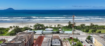 Casa a 200m da Praia com Piscina Privativa para Grupos em Boracéia