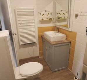 Shower, hair dryer, towels - Gîte le Penn-ty South Finistère (Rosporden)