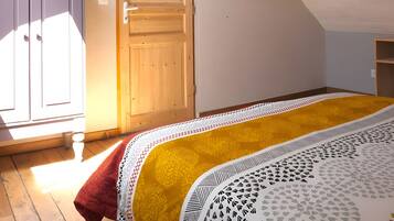 Fer et planche Ă repasser, Wi-Fi, draps fournis