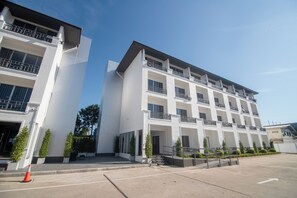 Building design - IU Hotel Don Mueang Airport (Bangkok)